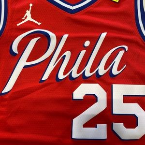 Mens New With Tags Nike Size Large Red Philadelphia 76ER’S #25 SIMMONS Jersey.